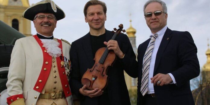 Уникальная скрипка мастера Страдивари в Санкт-Петербурге